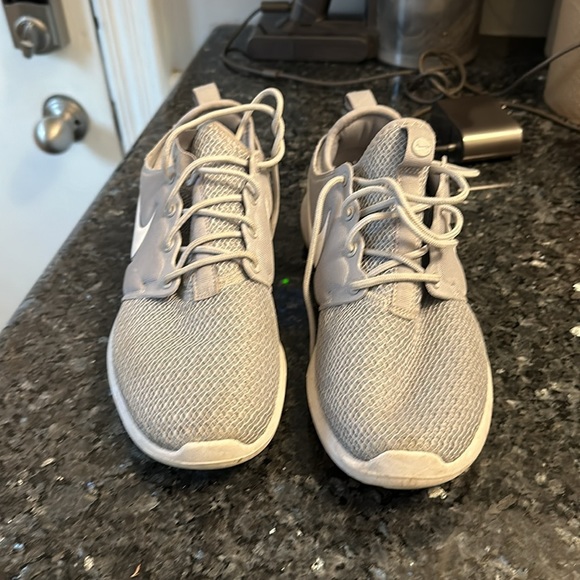 Nike running shoes - Picture 2 of 3